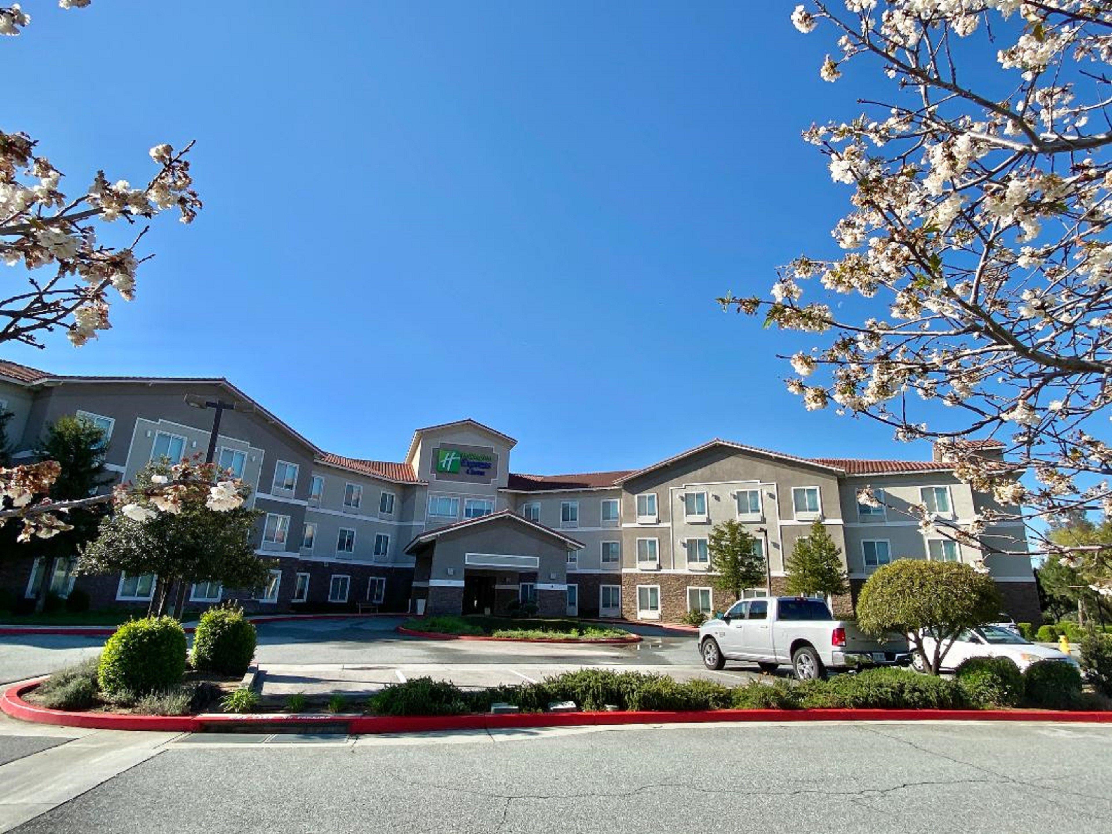 Holiday Inn Express & Suites Beaumont - Oak Valley By Ihg Bagian luar foto