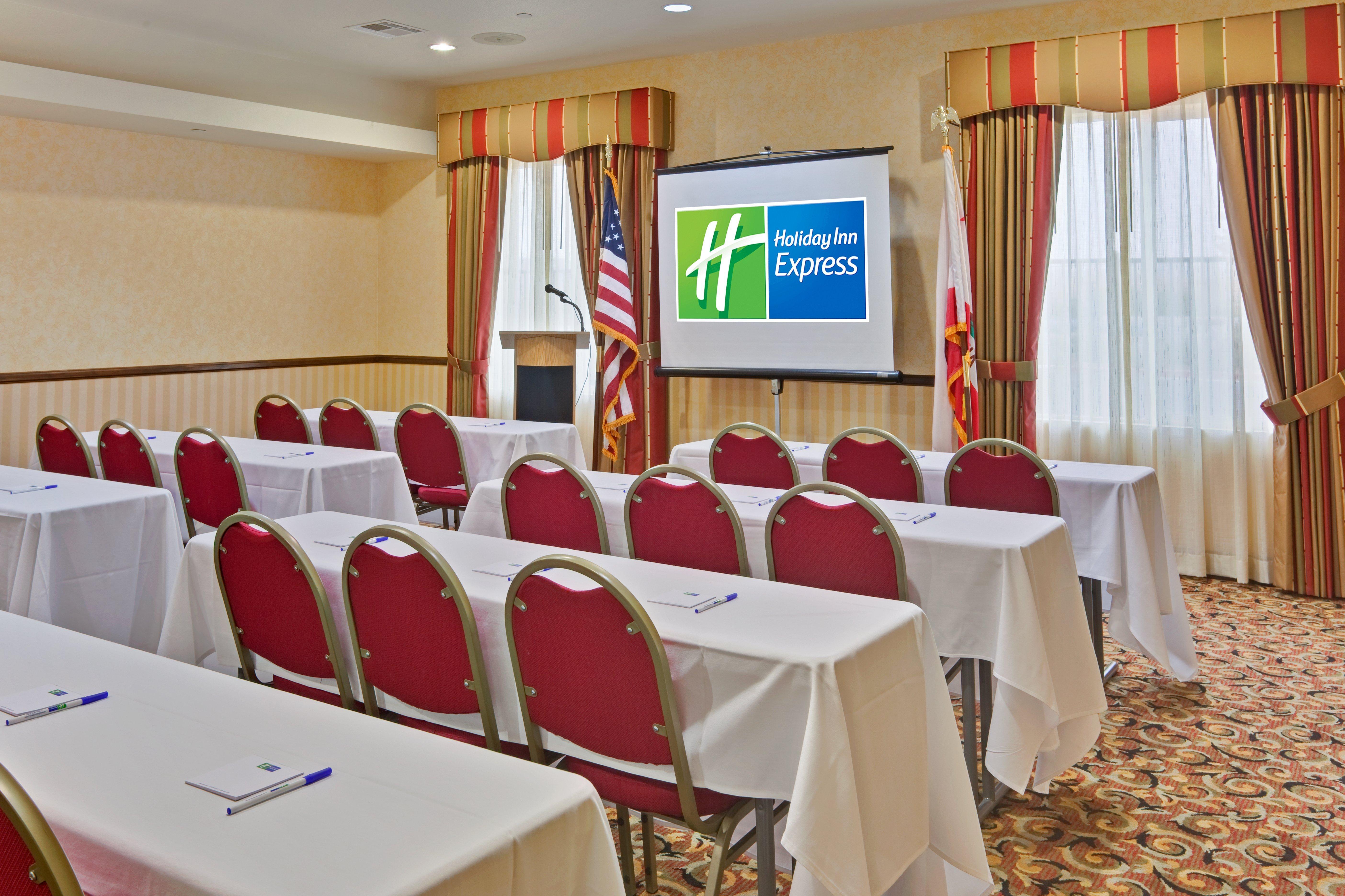 Holiday Inn Express & Suites Beaumont - Oak Valley By Ihg Bagian luar foto