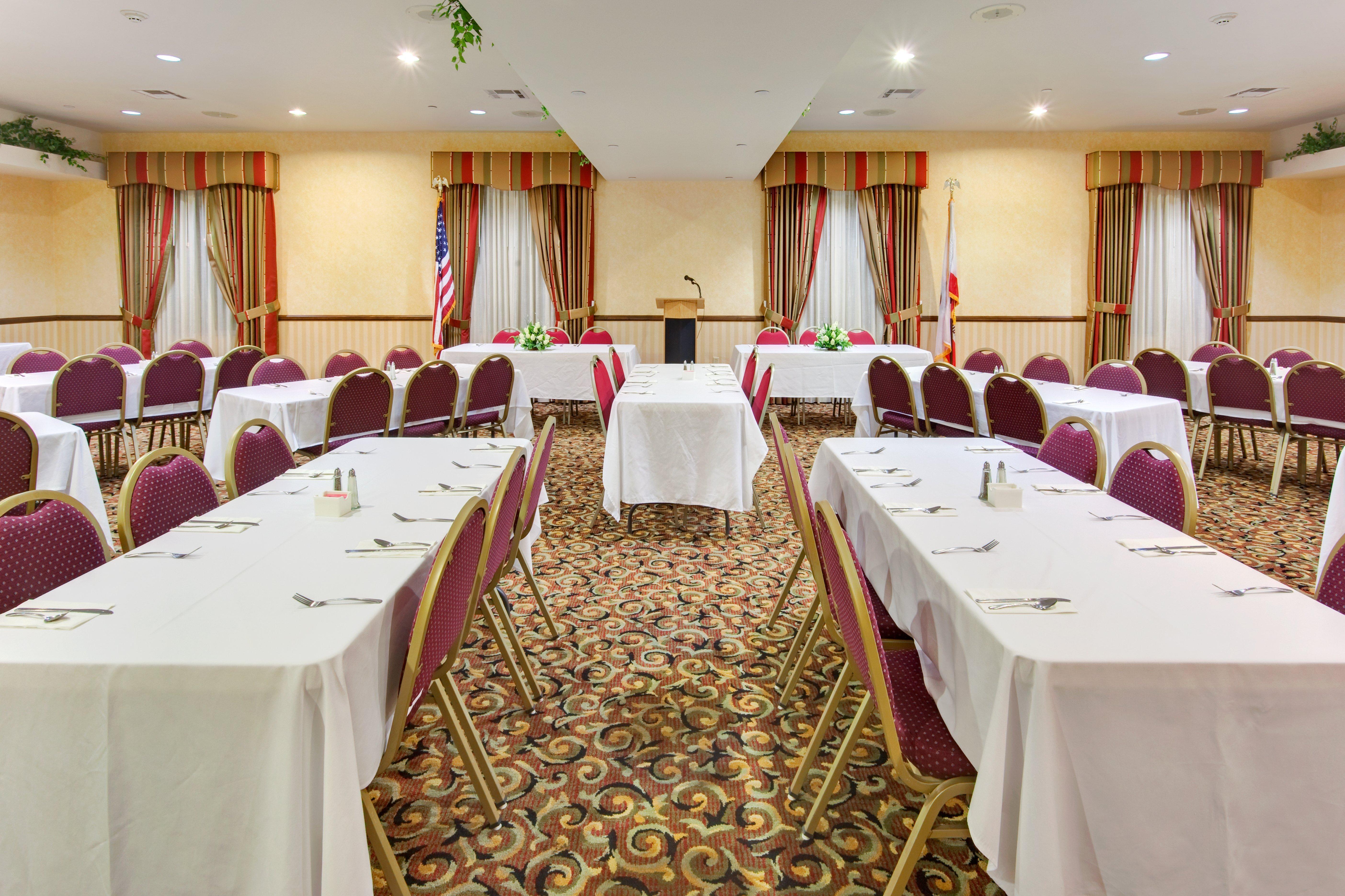 Holiday Inn Express & Suites Beaumont - Oak Valley By Ihg Bagian luar foto