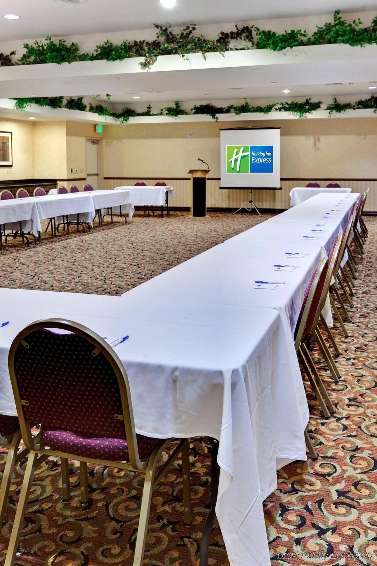Holiday Inn Express & Suites Beaumont - Oak Valley By Ihg Bagian luar foto